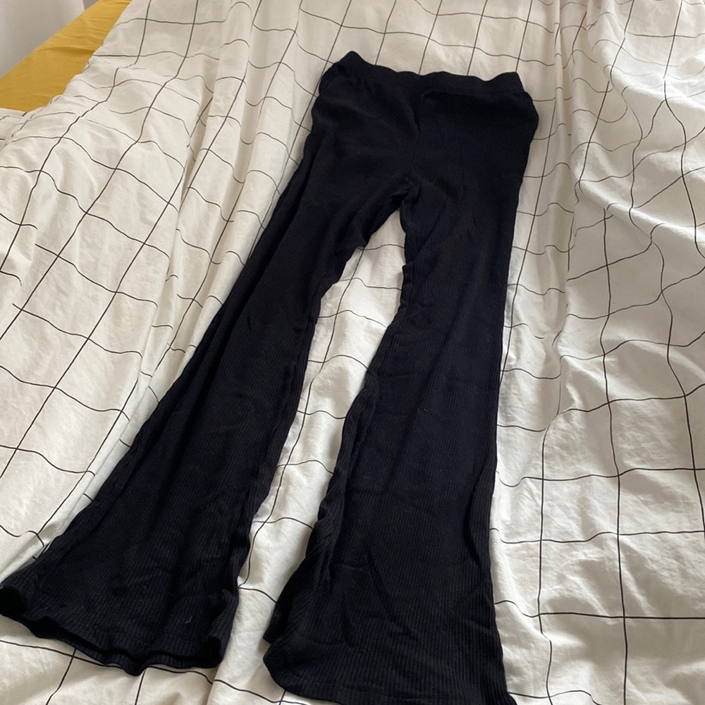 Black Leggings with flares cutting